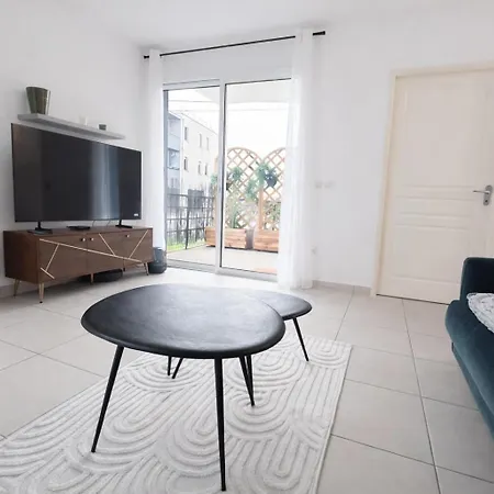 Cosy Avec Parking Proche Aeroport Et Bordeaux דירה *